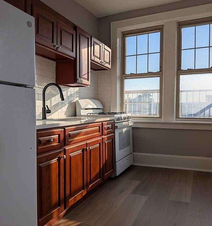 1st image of 380 Bloomfield Ave