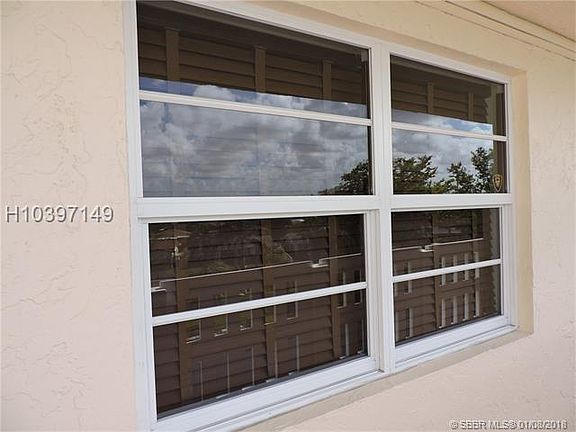 5th image of 101 SE 3rd Ave APT 407