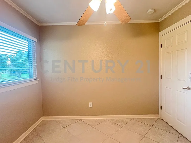 2000 Willow Ln — Photo 6