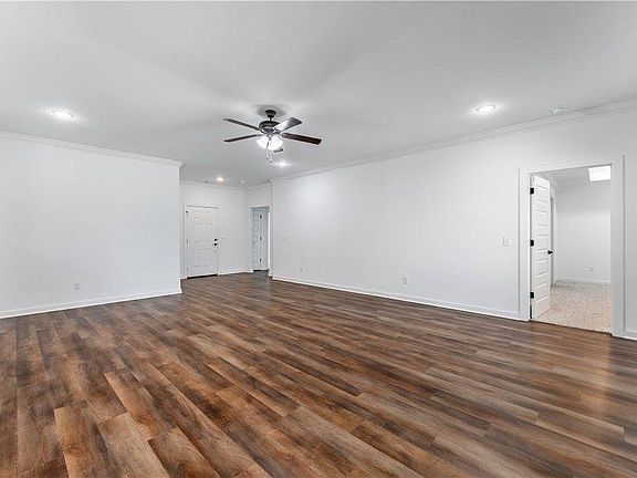 4th image of 530 Aster St