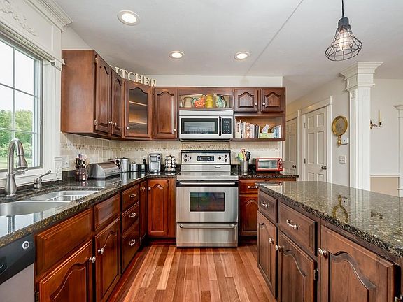 2nd image of 46 Bayview Ave