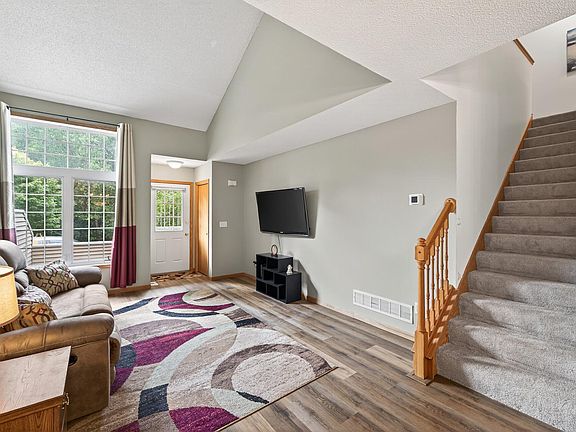5th image of 1324 Crown Oaks Dr