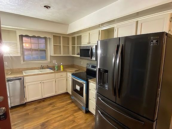 5th image of 71 Carol Ann Dr