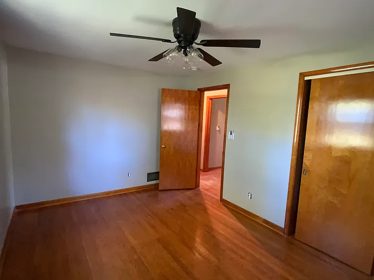 460 Park Ave — Photo 8