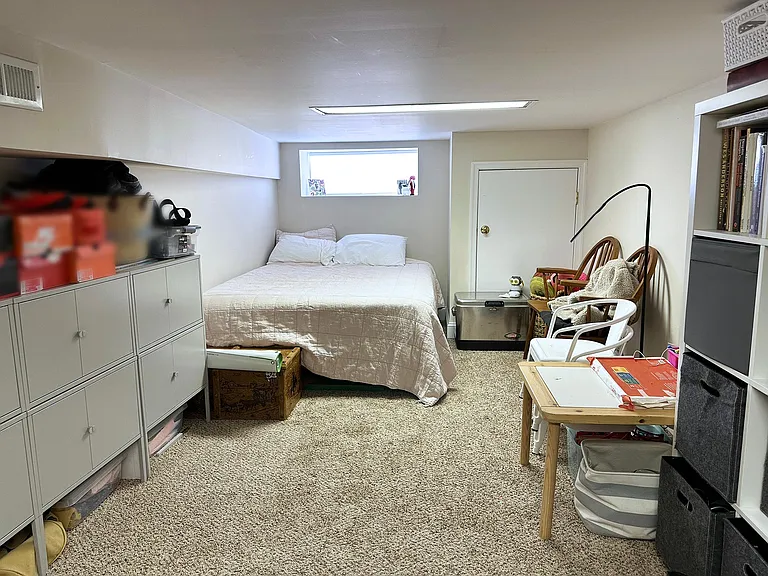 410 E Cross St — Photo 17