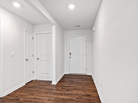 4th image of 110 Barton Ct
