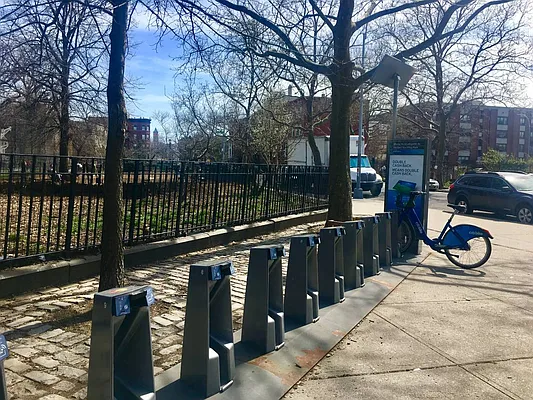 Rented by Manhattan Management LLC | media 75