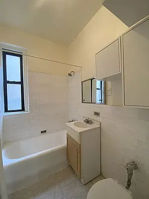 Rented by Dream Real Estate Services, LLC | media 4