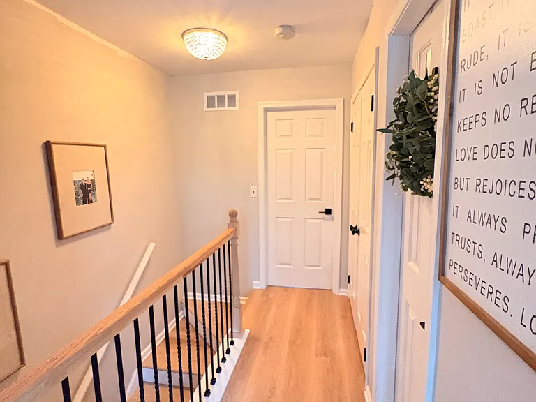 1605 Newbury Ct — Photo 7