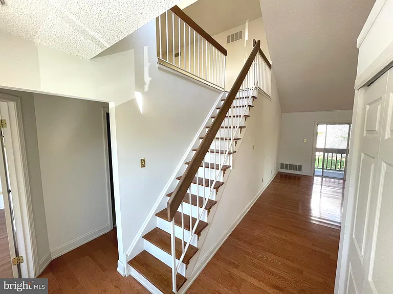 245 Carriage Ct #245 — Photo 33