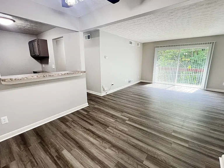 Fox Run Apartments — Photo 35