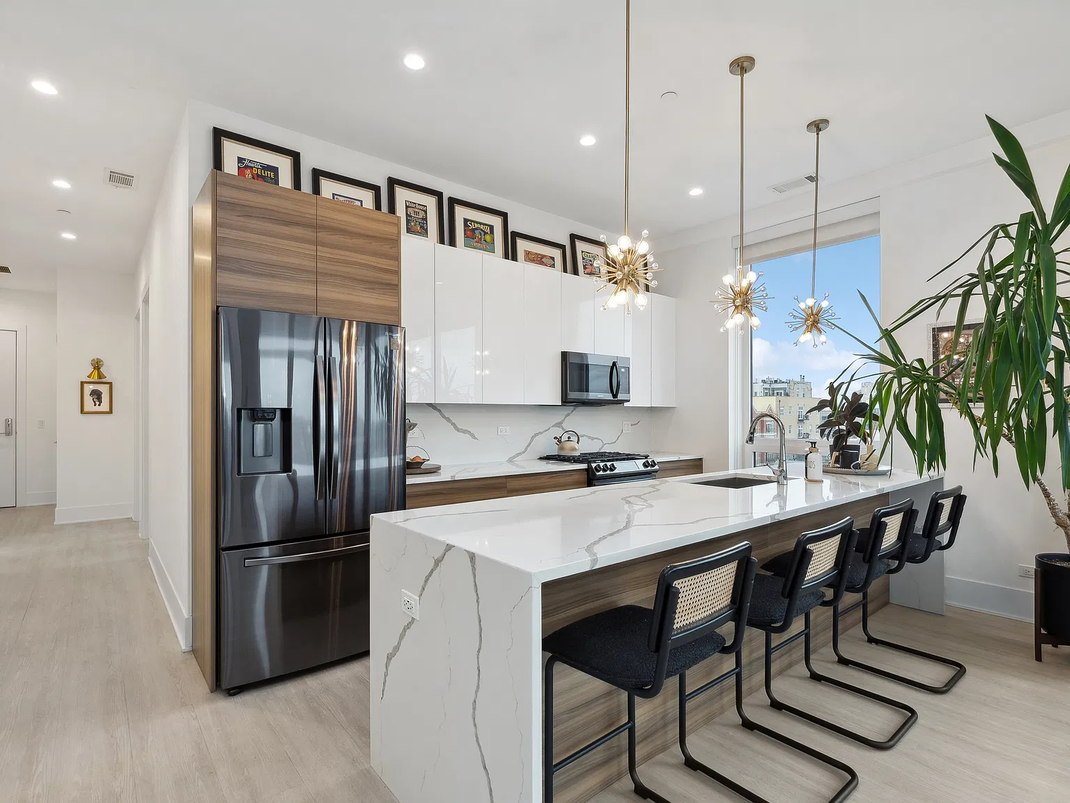 3 bed, 1350 sqft, $4,420 — Photo 3