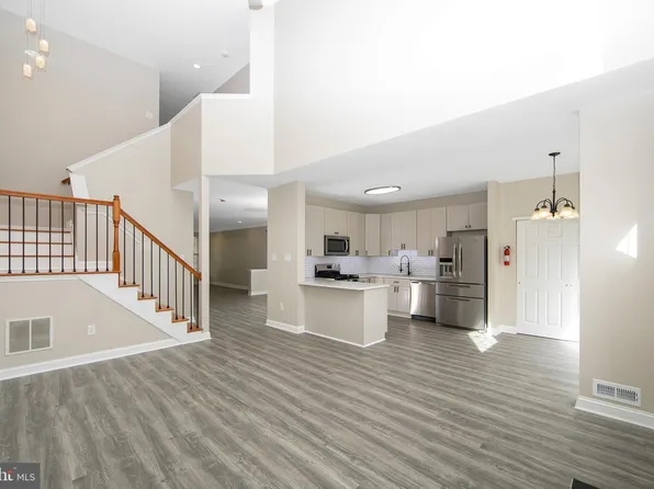 108 Weaver Dr, Marlton, NJ 08053