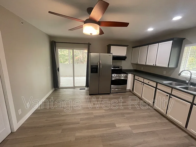 3906 Dryden Rd — Photo 18