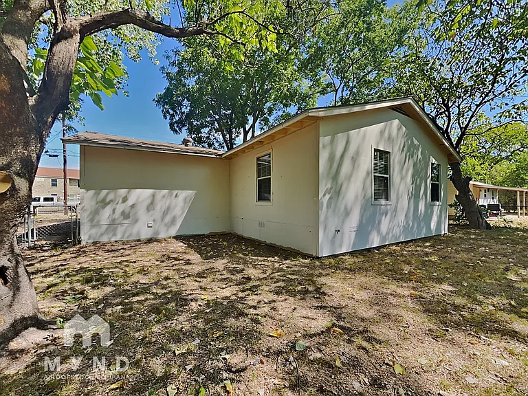 510 E University Ave — Photo 14