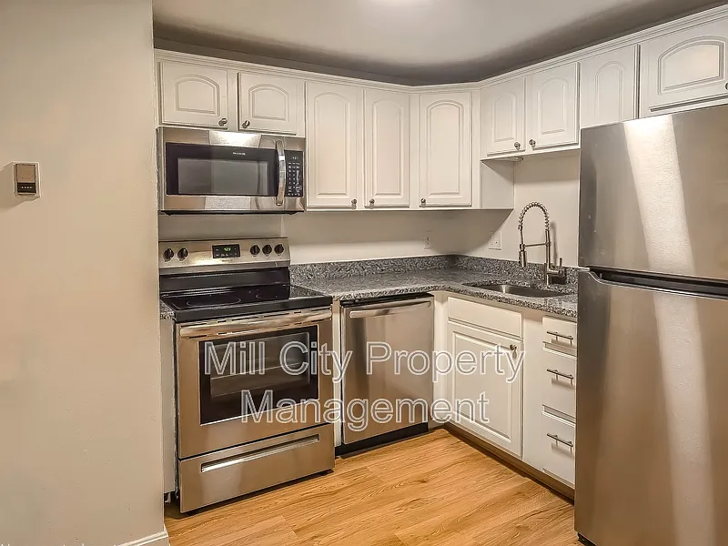 80L English Village Rd