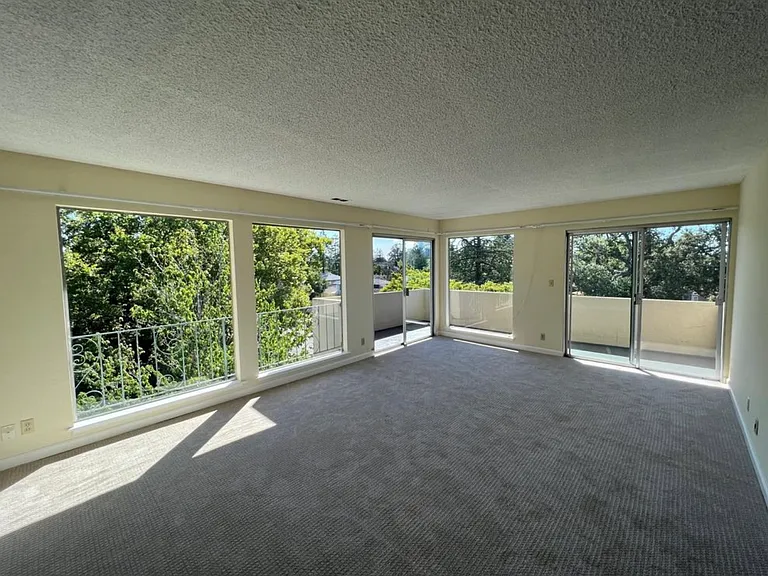 1400 Hopkins Ave #301 — Photo 8