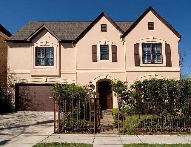 Beautiful free standing, 3/3.5, elevator capable home in the heart of Houston!