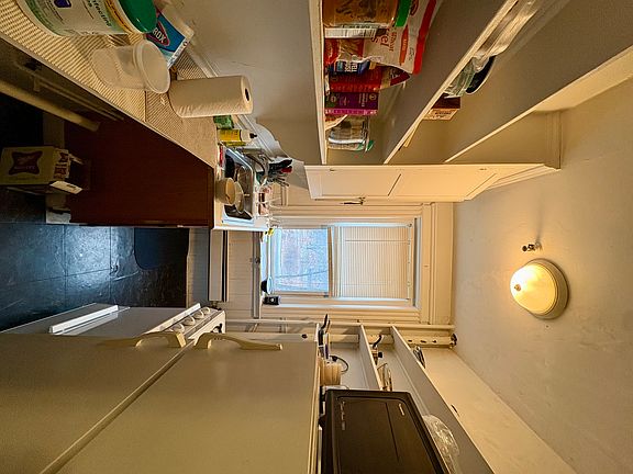 3rd image of 211 Park Dr APT 32