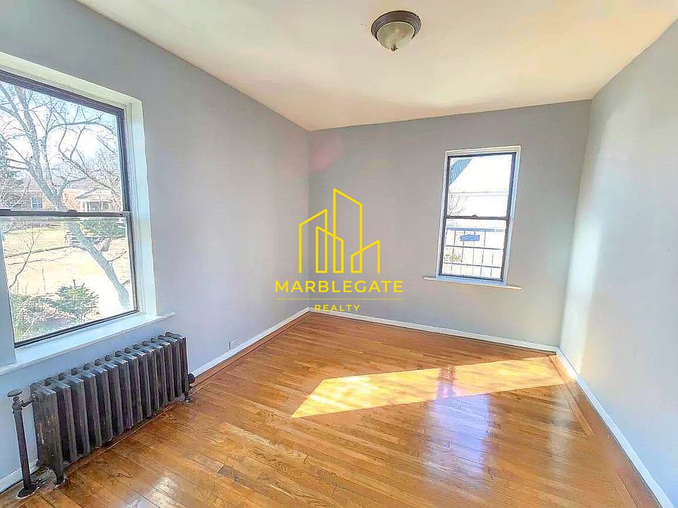 2nd image of 810 Broadway Ave #4033