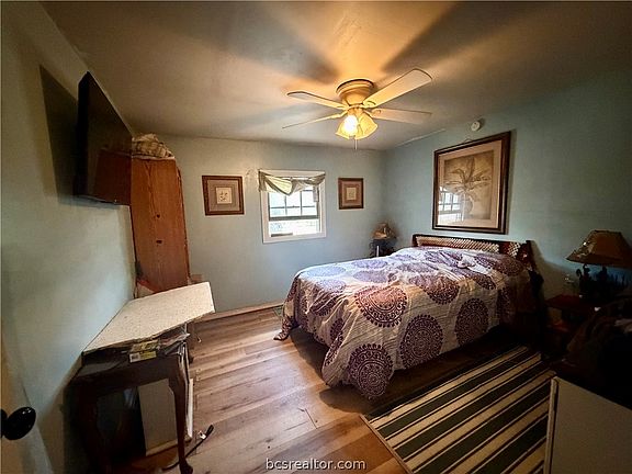 2nd image of 1280 Lakeview Dr