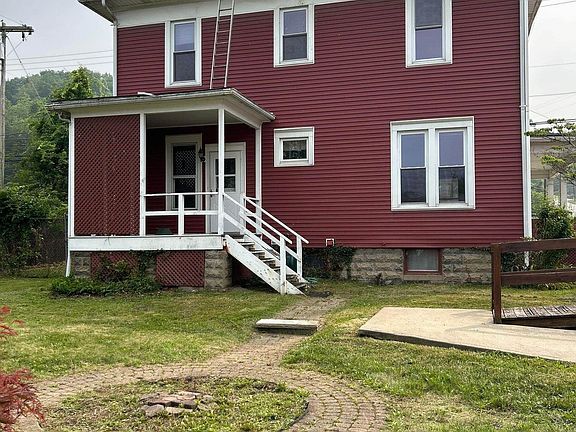 4th image of 108 S Kanawha St