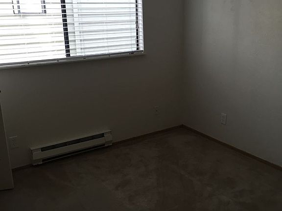 5th image of 916 N 104th St #B-304
