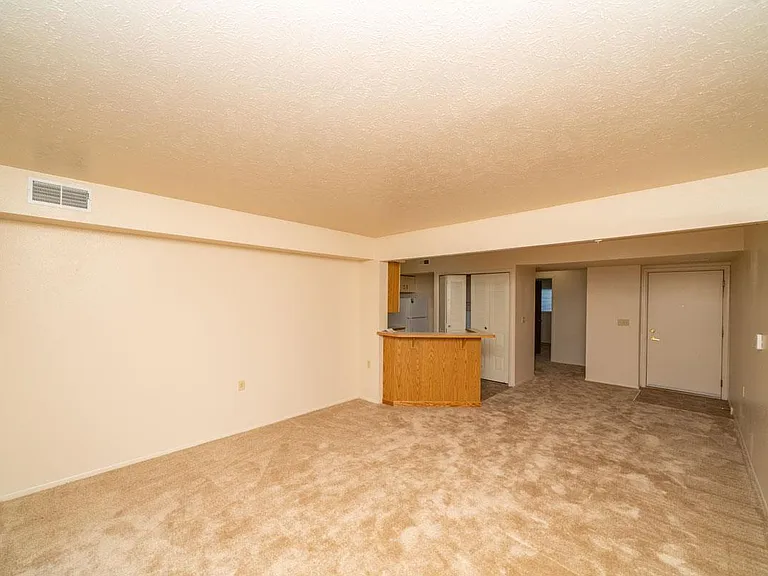Windmill Lakes Apartments — Photo 7