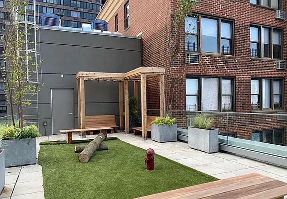 Rented by Bond New York | media 325