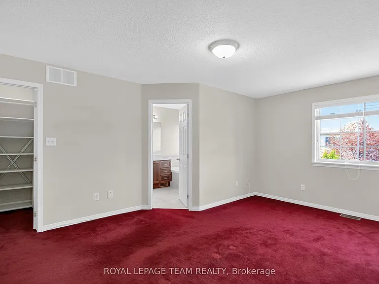 32 Riverstone Dr N — Photo 29