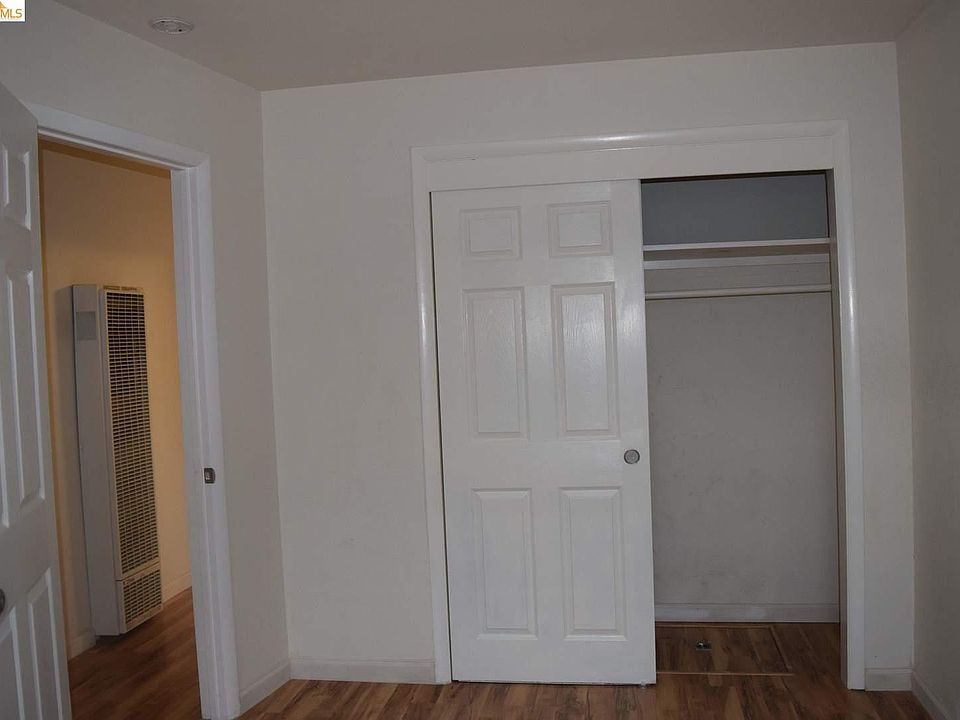 1st image of 915 Sherman Oaks Dr