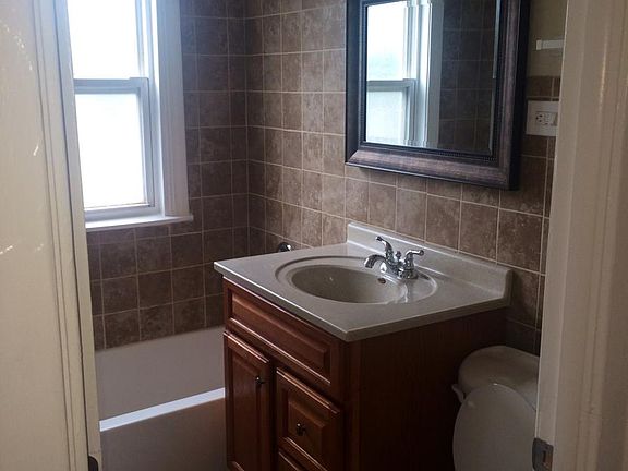 4th image of 831 Garfield St APT 3