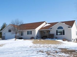 N7054 Ashley Dr, Pardeeville, WI 53954