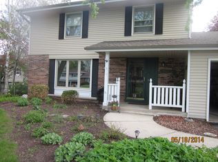 13935 W Briarwood Ln, New Berlin, WI 53151