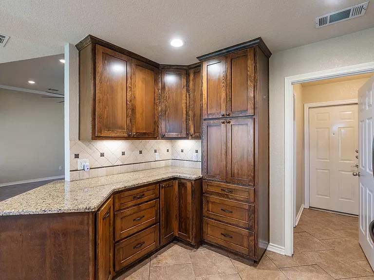 2604 Bluebonnet Valley Dr — Photo 12