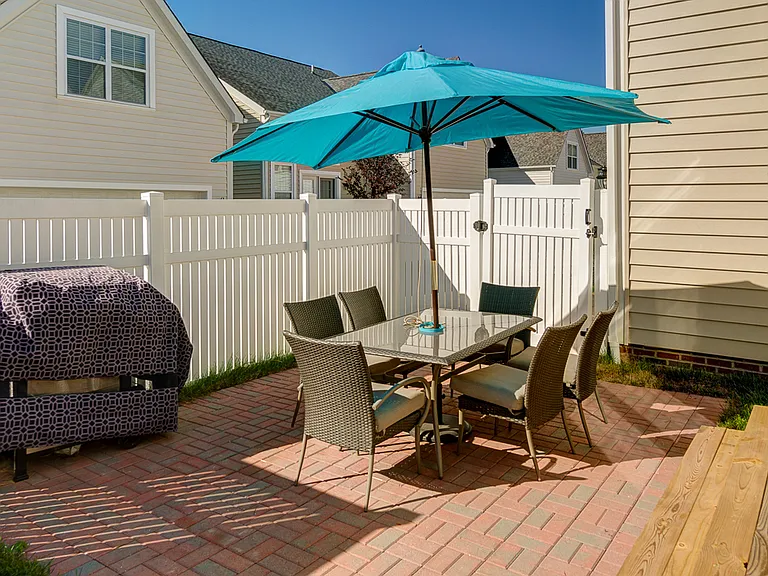 8045 Butterworth Green Dr — Photo 24