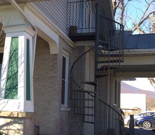 3rd image of 23 Sunny Slope Ln