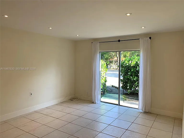 1200 Mariposa Ave #E104 — Photo 5