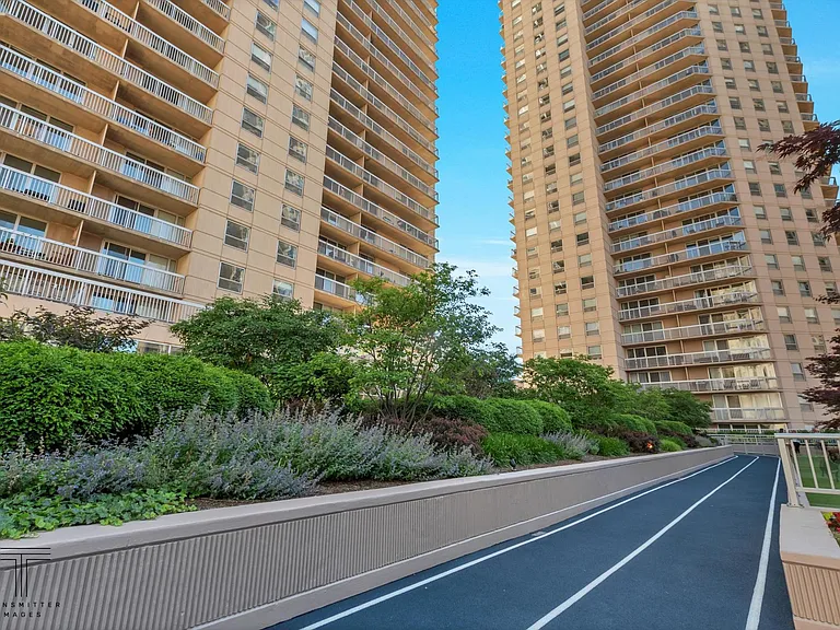 545 N Dearborn St #2503 — Photo 35