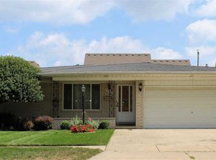 35680 Woodvilla Dr, Sterling Heights, MI 48312