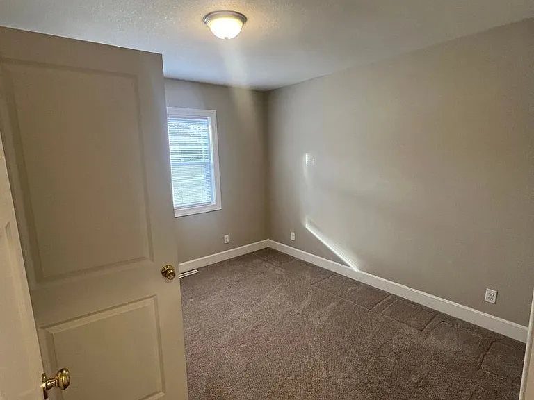804 N Oak St — Photo 8