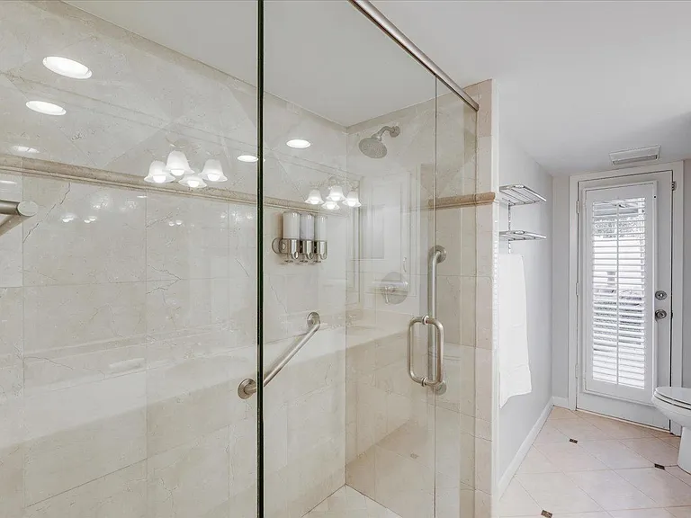 612 W Northgate Dr #612 — Photo 11
