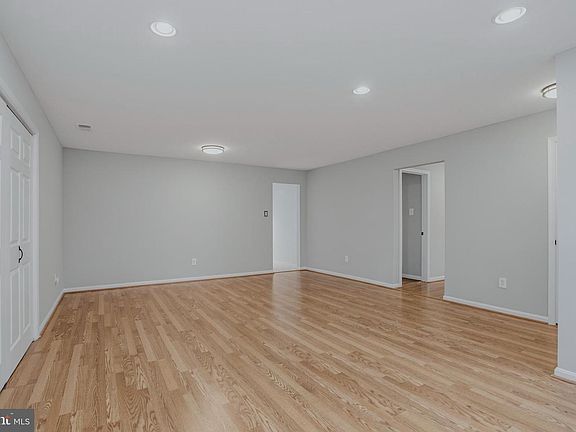 4th image of 144 Crossbow Ln #283
