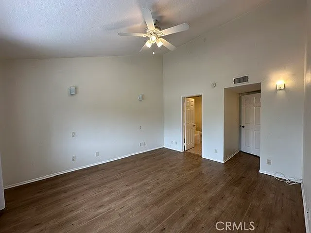 22865 Del Valle St — Photo 22