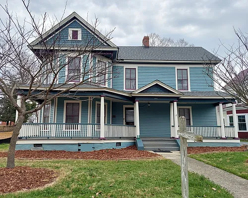 304 Oakwood St Photo 1