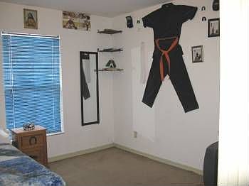 5th image of 325 Betty Ln