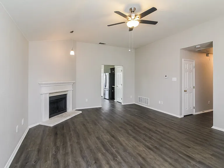 2841 Saint Croix Ave — Photo 4