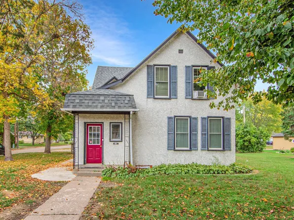 214 8th St NW, Little Falls, MN 56345