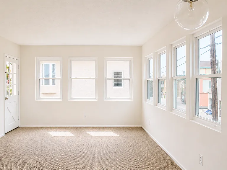 2724 Strandway — Photo 4