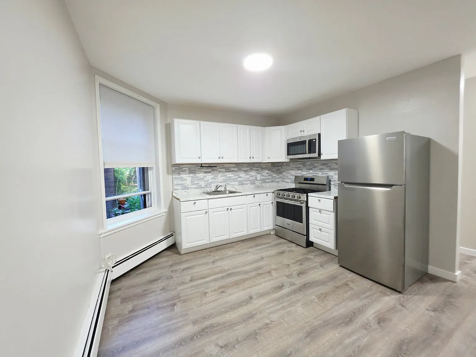 2 bed, 800 sqft, $1,850 — Photo 1